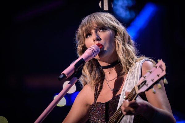 Article Banner - Taylor Swift's philanthropy